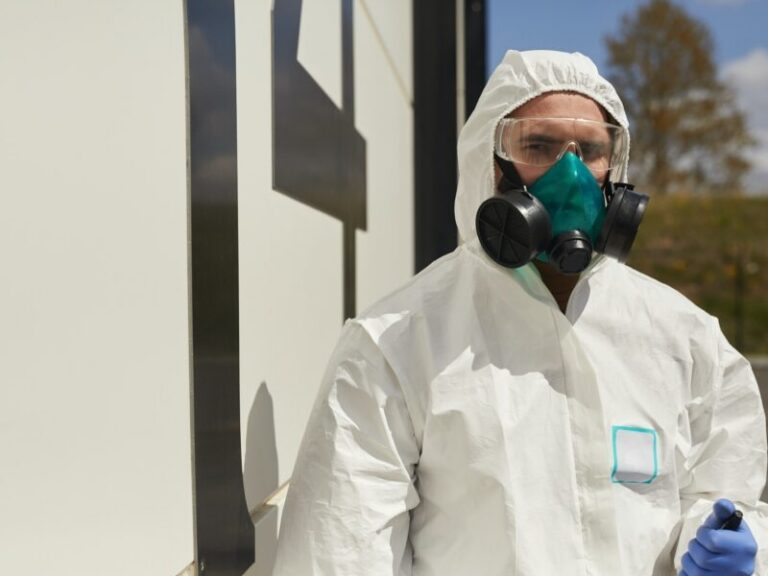 imgi_5_male-worker-in-hazmat-suit-and-respirator-800x600