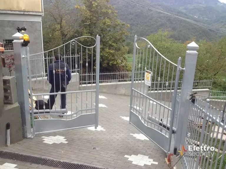 imgi_6_AnyConv.com__Automazione-cancello-doppio-battente-residenziale_11zon
